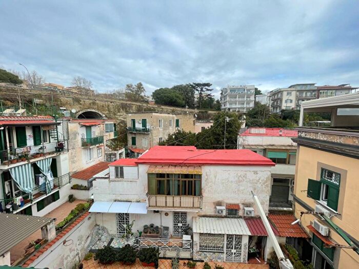 Appartamento bilocale in affitto in Discesa Coroglio, Marechiaro, Napoli