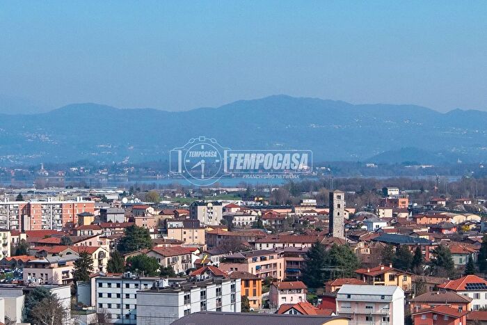 Appartamento quadrilocale in vendita in Via San Bernardino, Erba
