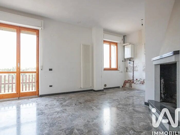 Casa con 16 locali in vendita in Frazione Contrada Schito, Treia