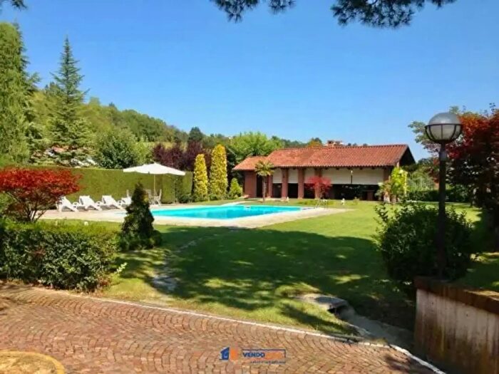 Casa con 6 locali in vendita in Isola DAsti