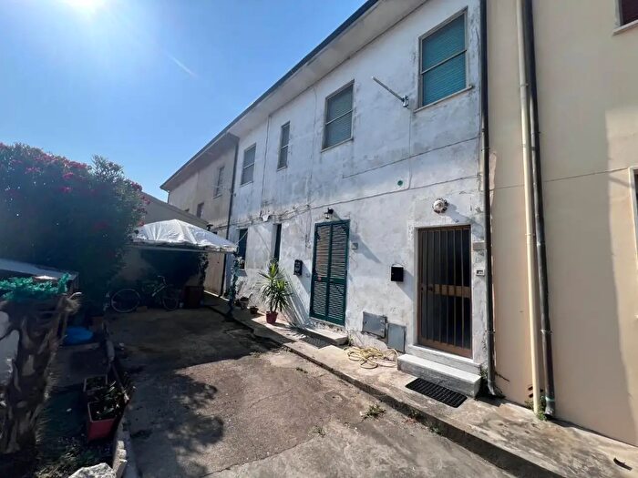 Appartamento trilocale in vendita in a Pagnatico, Cascina