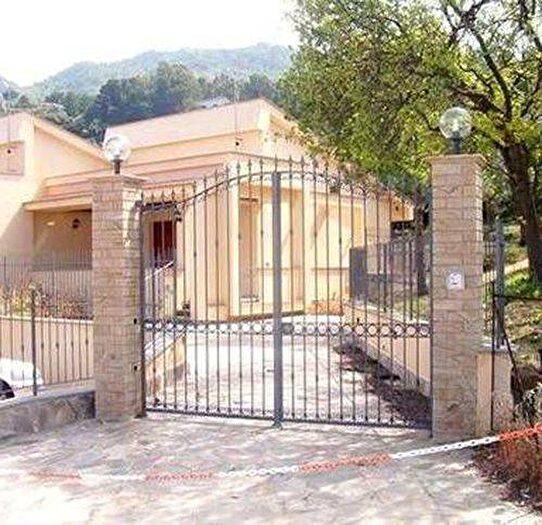 Appartamento trilocale in affitto in Centro, Cefalù