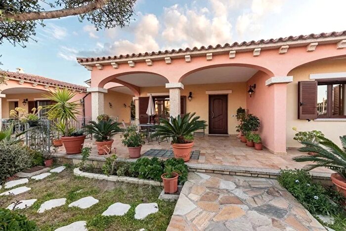 Casa con 20 locali in vendita in Olbia