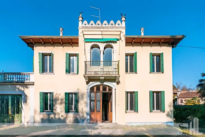 Casa con 7 locali in vendita in Conegliano