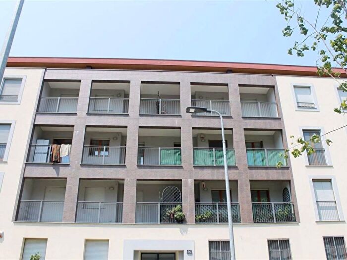 Appartamento trilocale in affitto in Via Segantini, Navigli Darsena, Milano