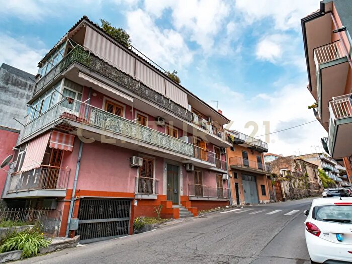 Appartamento quadrilocale in vendita in Via Finocchiari, Aci Catena