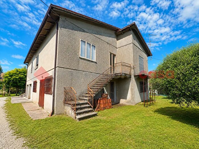 Casa quadrilocale in vendita in Via Rezzole Snc, Pozzonovo