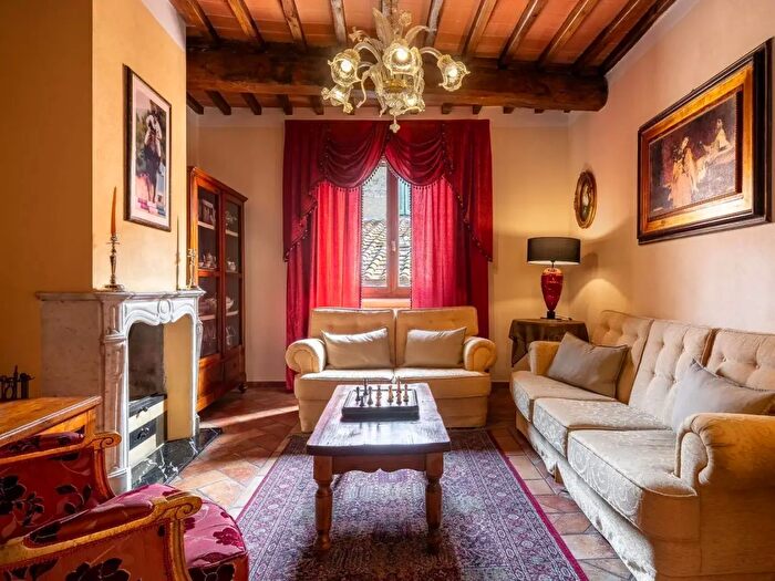 Appartamento con 6 locali in affitto in Colle Di Val D'Elsa