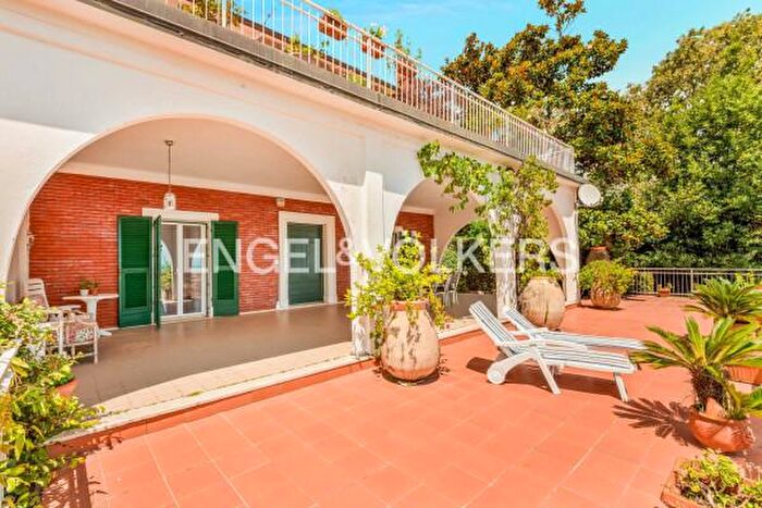 Appartamento quadrilocale in vendita in Via dellAngelo, Ameglia