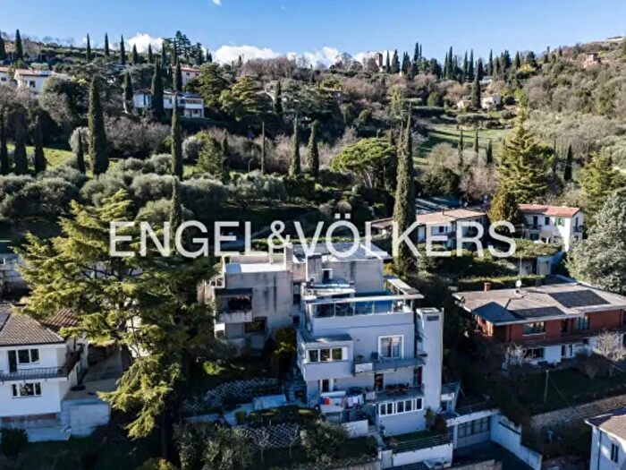 Casa con 6 locali in vendita in Viale dei Colli, Verona