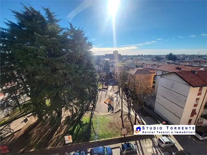 Appartamento trilocale in vendita in Via Oberdan, Meda