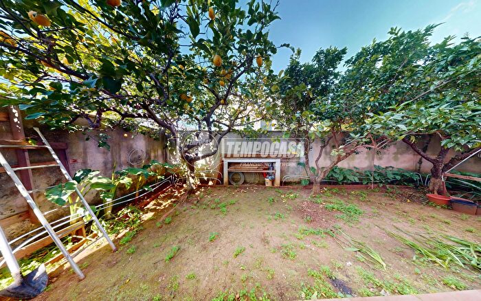 Appartamento con 11 locali in vendita in Via Alessandro Pertini, Poggiardo