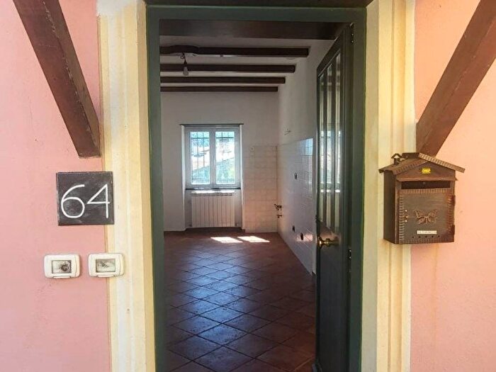 Appartamento trilocale in affitto in Frazione Scagnelli, Lumarzo