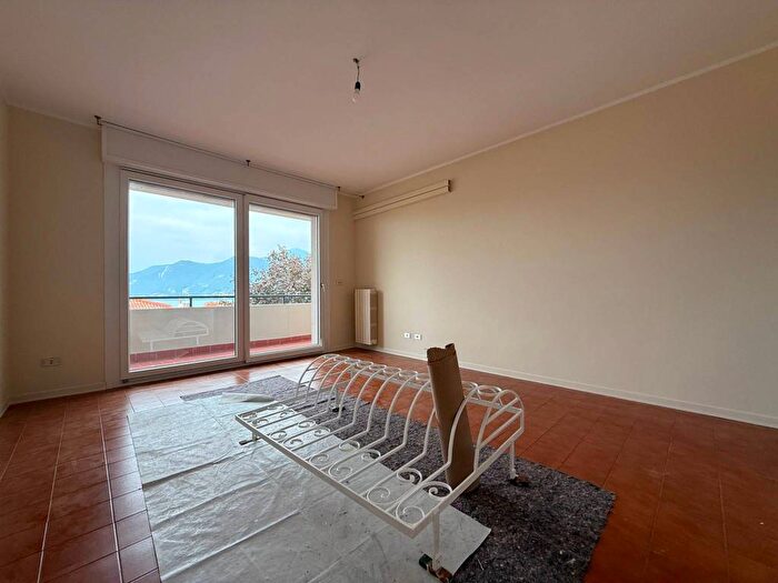 Appartamento trilocale in affitto in Via Carlo Bonardi, Centro, Iseo