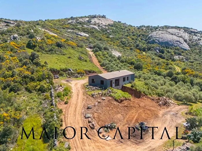 Casa con 5 locali in vendita in Arzachena