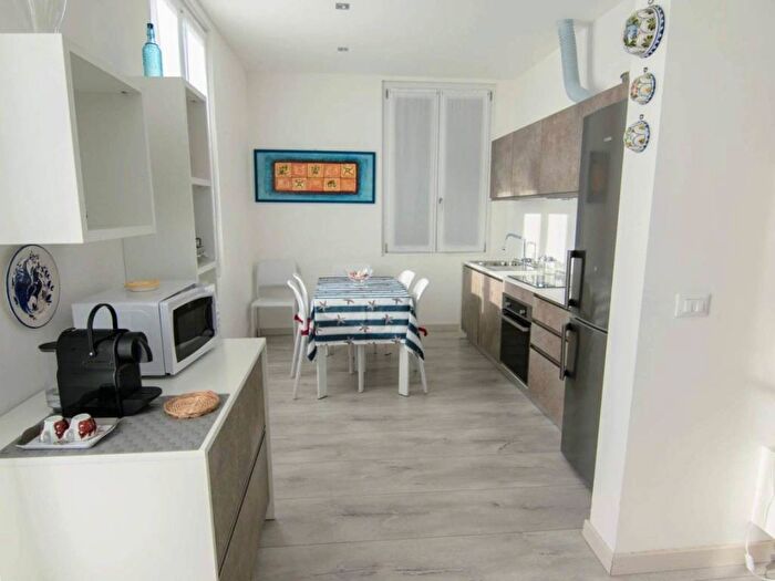 Appartamento trilocale in affitto in Via Damezzano, Centro, Varazze