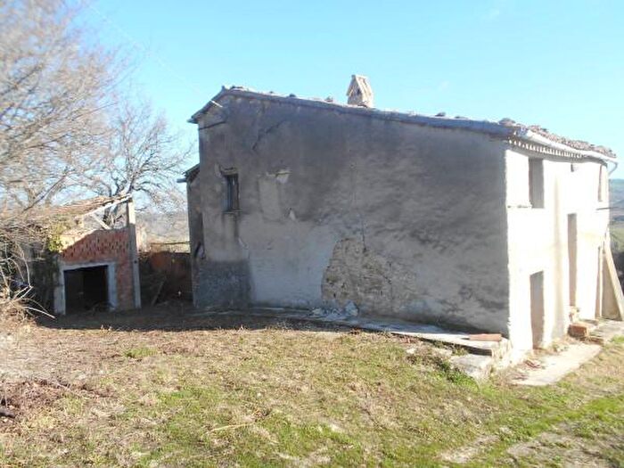 Casa con 6 locali in vendita in Garibaldi, Cupramontana