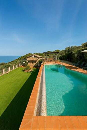 Appartamento con 5 locali in vendita in Monte Argentario