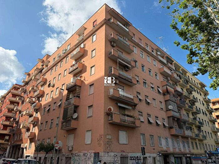 Appartamento trilocale in affitto in Via Cipro, Cipro, Roma