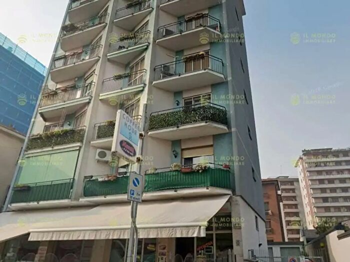 Appartamento trilocale in vendita in Via Giugno, Melegnano