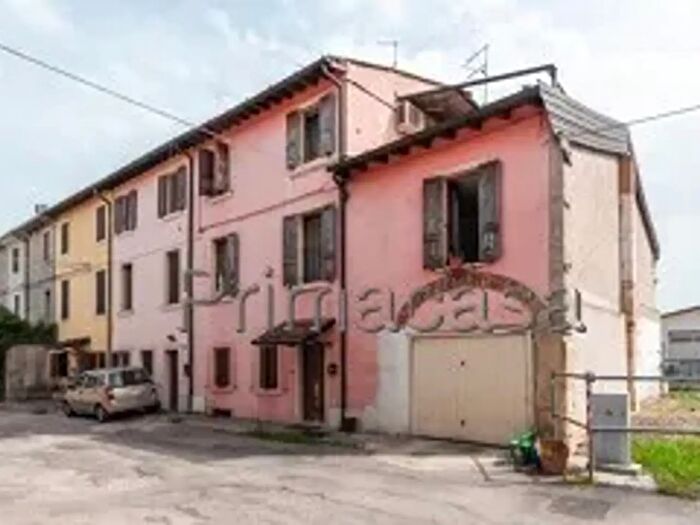 Casa con 6 locali in vendita in Via Torre a, Buttapietra