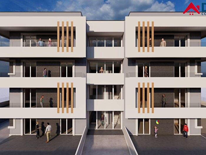 Appartamento quadrilocale in affitto in Via Francesco Saverio Nitti, Parete