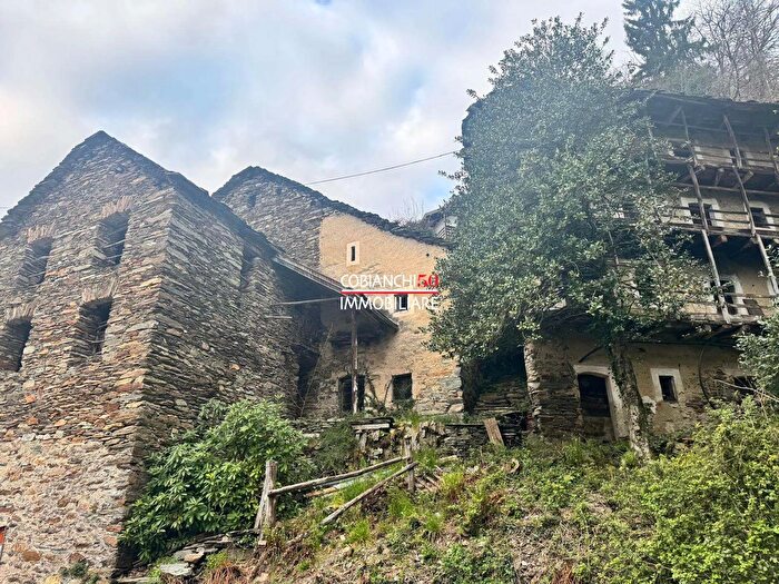 Casa con 10 locali in vendita in Via Verazzi, Caprezzo