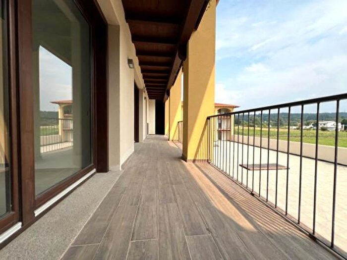 Appartamento trilocale in vendita in Via Sempione, Sesto Calende