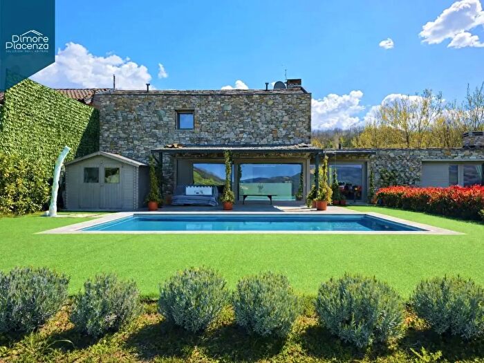 Casa con 10 locali in vendita in Via Selva, Bettola