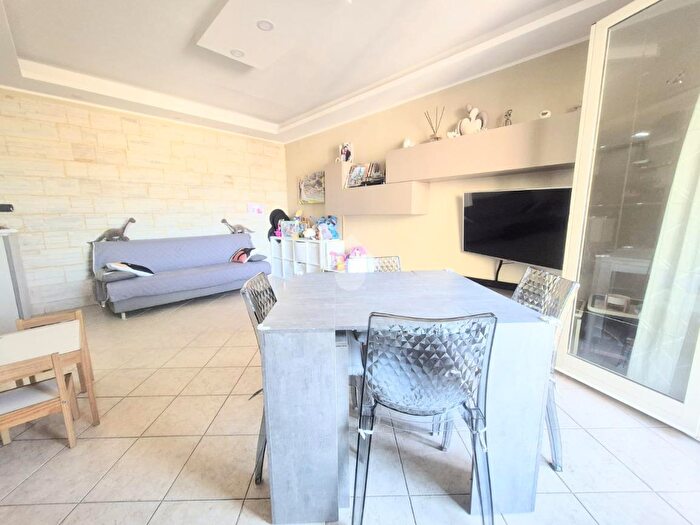 Appartamento trilocale in vendita in Via della Stadera, Napoli