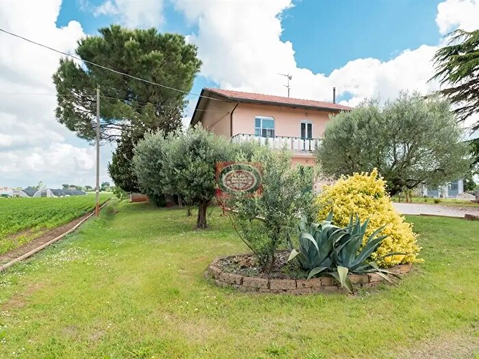 Casa con 11 locali in vendita in Cesena