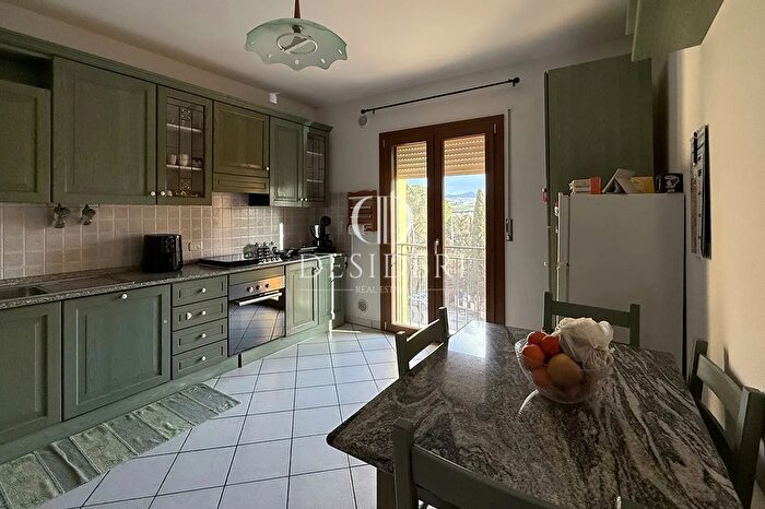Appartamento quadrilocale in vendita in Traversa di Via VIII Maggio Montalcino, Montalcino