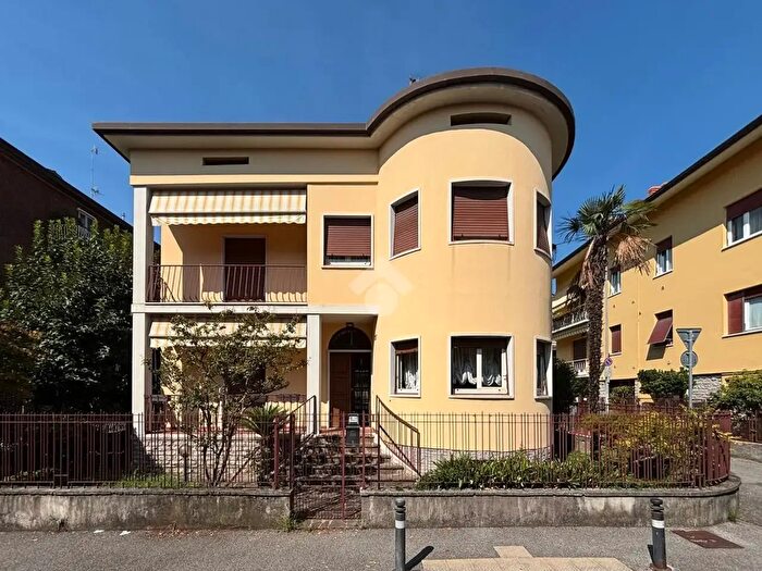 Casa quadrilocale in vendita in Via Carso, Bergamo