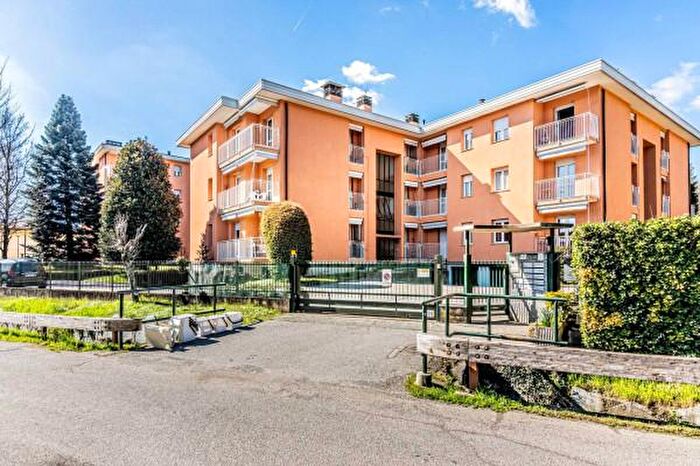 Appartamento trilocale in vendita in Via Piave, Carugo