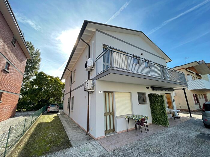 Appartamento bilocale in vendita in Via dei Cedri, Lignano Sabbiadoro