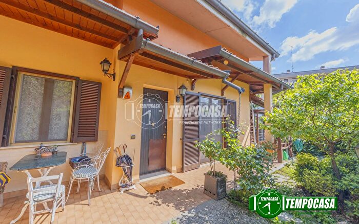 Casa quadrilocale in vendita in Largo Rovedine, Opera