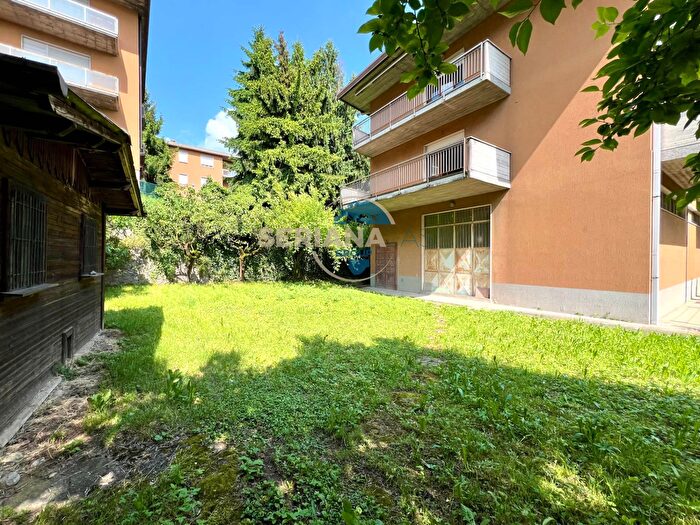 Appartamento con 6 locali in vendita in Via Provinciale, Albino