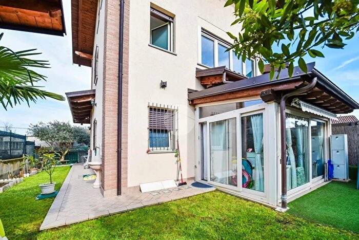 Casa con 5 locali in vendita in Via Rosta, Giaveno