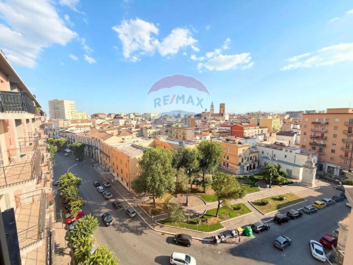 Appartamento con 5 locali in vendita in Vicolo Aquila, Foggia