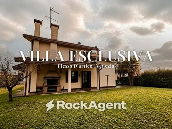 Casa con 6 locali in vendita in Via Strada, Fiesso D'Artico