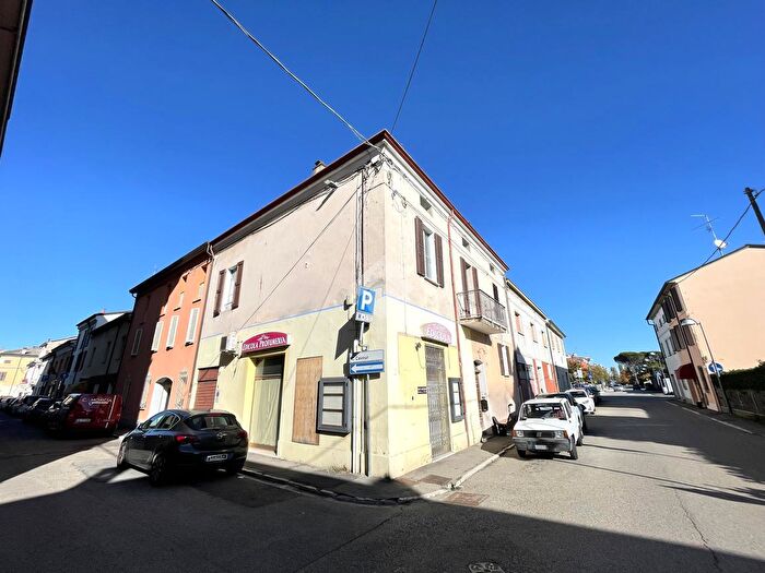 Casa con 6 locali in vendita in Corso Sforza, Cotignola