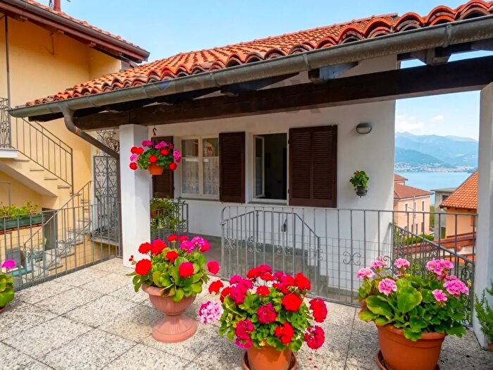 Casa bilocale in vendita in Via Adua, Stresa