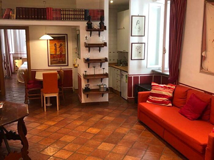 Appartamento bilocale in affitto in Vicolo dei Modelli, Trevi, Roma