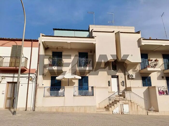 Appartamento con 7 locali in vendita in Via Aprile, Vittoria