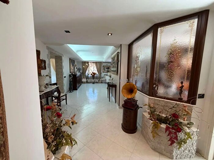 Appartamento con 5 locali in vendita in Via Val di Mazara, Mazara Del Vallo