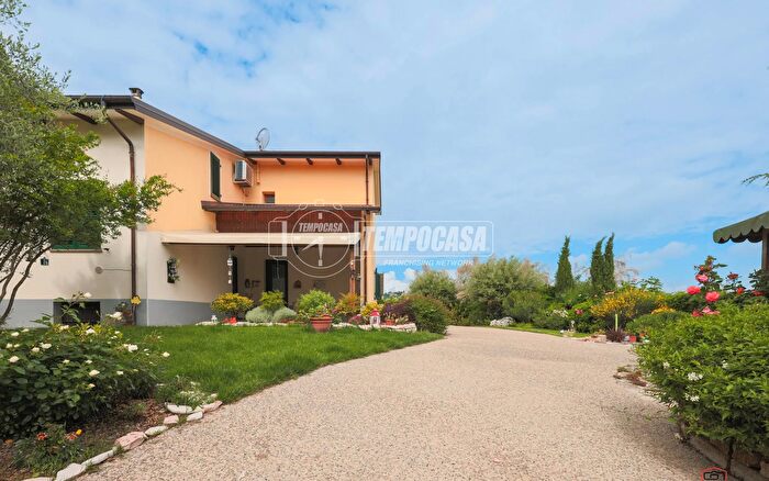 Appartamento con 8 locali in vendita in Via Morine, Imola