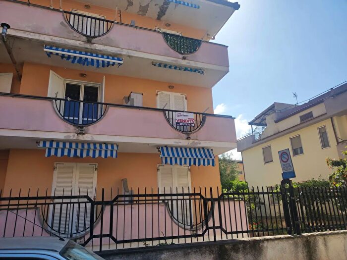 Appartamento trilocale in vendita in Via San Paolo, Ascea