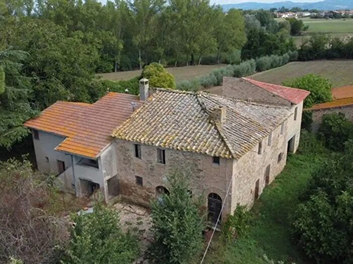 Casa con 20 locali in vendita in Via San Simone, Bettona