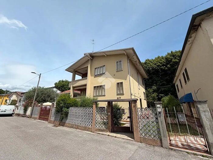 Casa con 6 locali in vendita in Via Stefano Jacini, Venezia