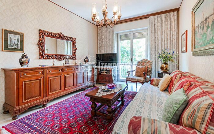 Appartamento trilocale in vendita in Viale Carlo Troya, Milano